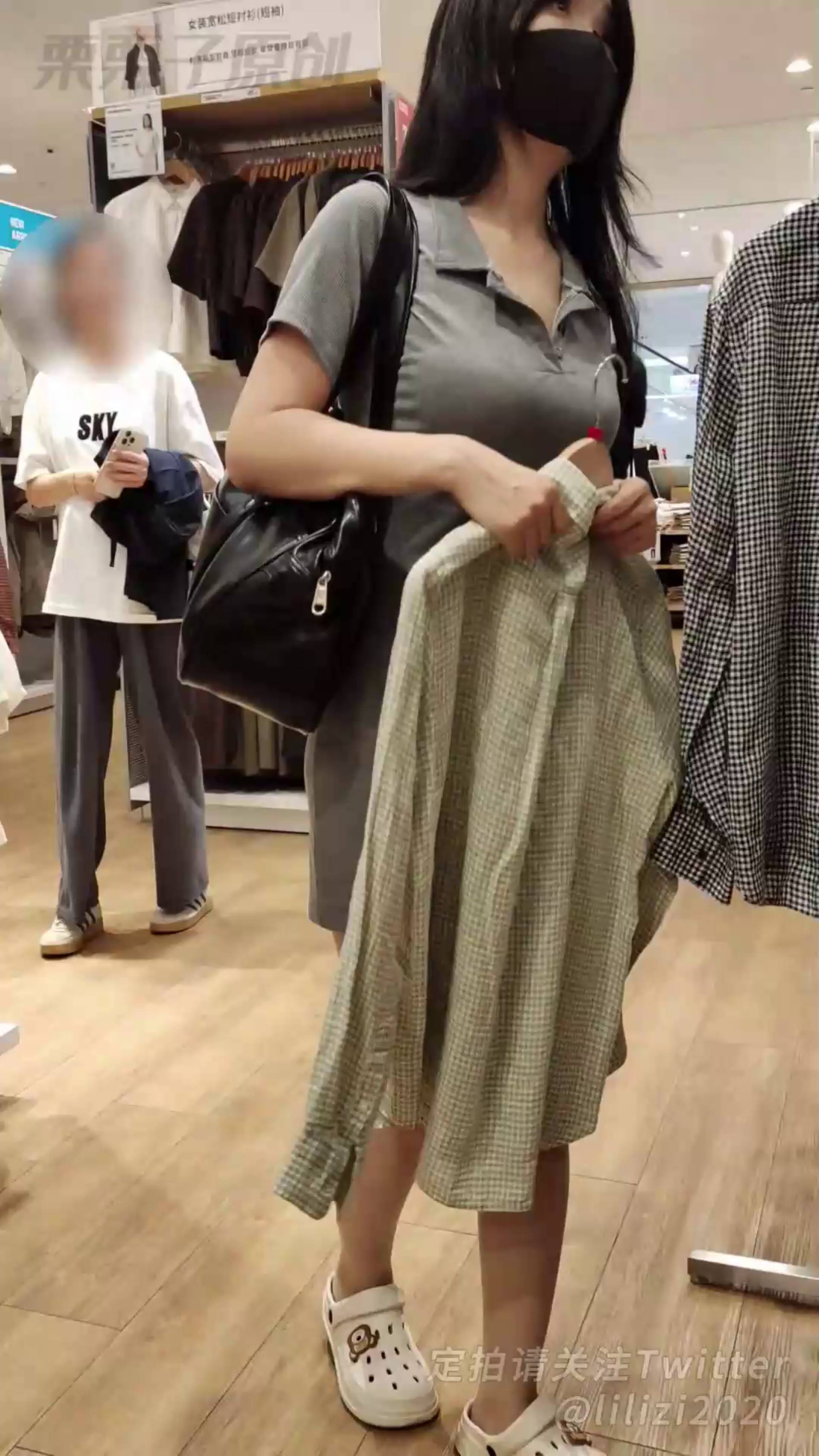 栗栗子原创 堕落的邻家妻子 01 户外调教、服装店强高、试衣间失禁、遥控调教、快乐蛋、肉丝、邻居妻子